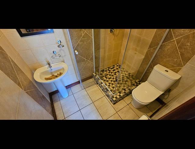5 BEDROOM FREESTANDING FOR SALE IN SAFARI GARDENS